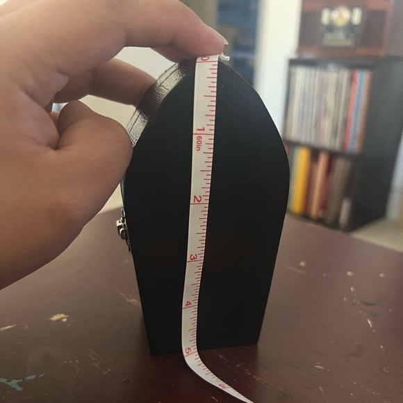 Gothic Earring Case - Picture 4 of 5